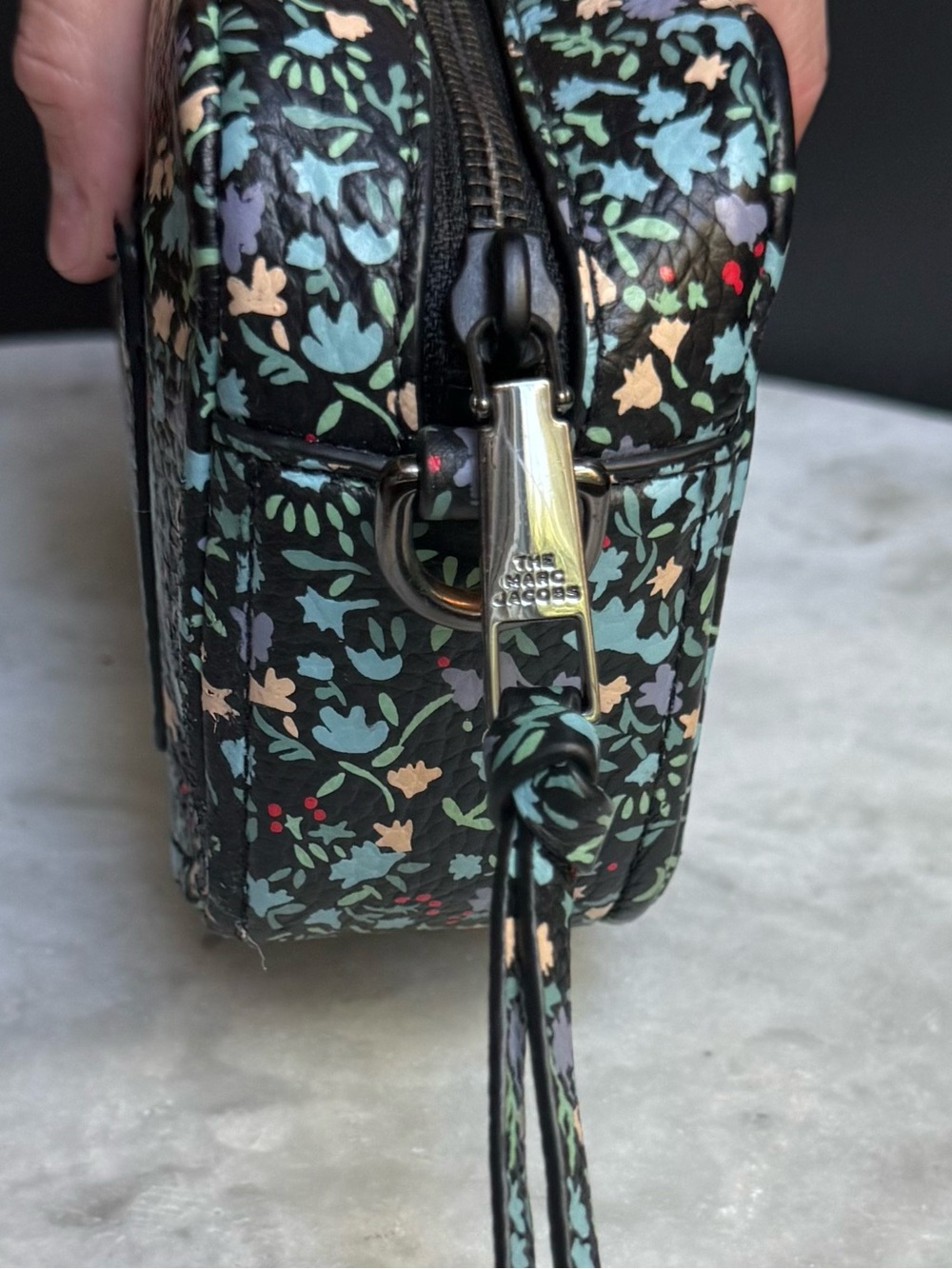 Marc Jacobs The Softshot 17 Crossbody Bag Ditsy Floral Black Leather EUC - Picture 5 of 13